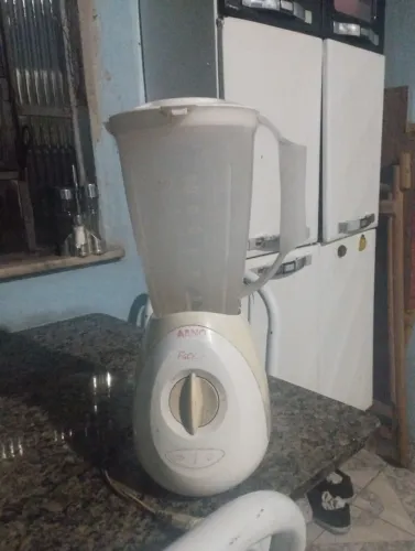 Liquidificador Arno Facilic com motor queimado, para retirada de peças