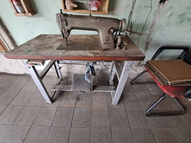 Máquina de costura, marca Singer industrial 110V