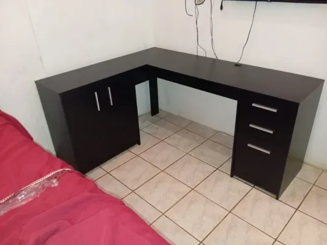 Mais Espaço e Organização com a Escrivaninha de Canto NT 2005 Preta