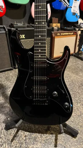 Tagima HSS TG520 reguladinha guitarra preta
