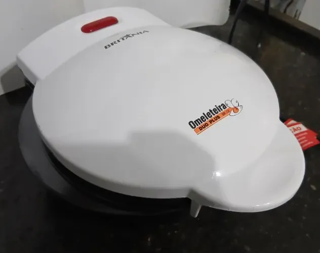 Vende-se Omeleteira Britânia, 220v, semi-novo!
