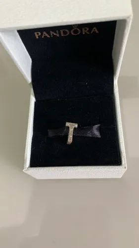CHARM PANDORA LETRA T ORIGINAL