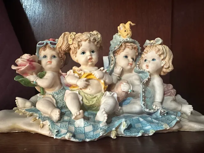 Escultura Decorativa de Bebês -