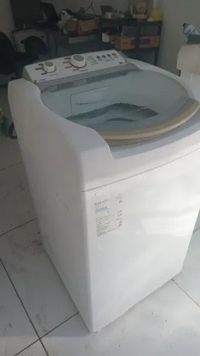 Máquina de lavar Brastemp 8kg com 3 meses de garantia funcionando perfeitamente.