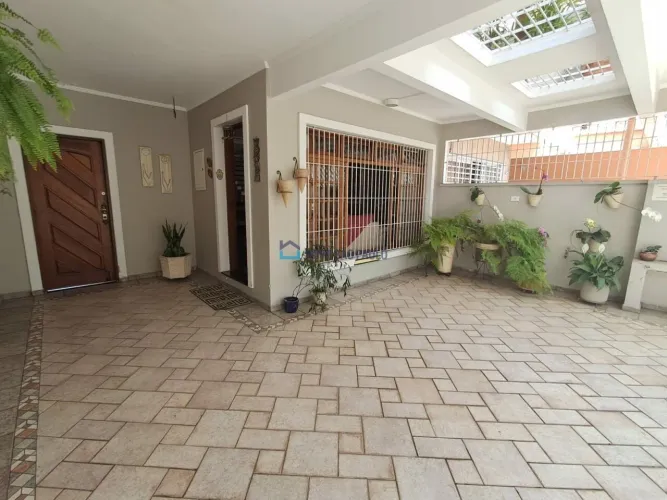 Casa à venda no Planalto Paulista, 3 quartos, suíte, 2 vagas.