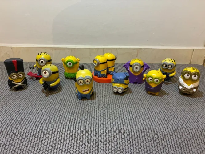 Lote 29 Brinquedos McDonald's - Coleção Minions, Smurfs e Super Mario