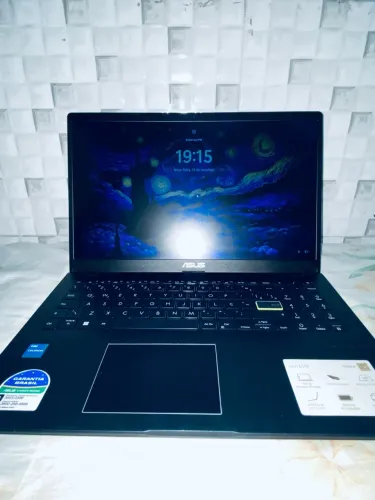 Notebook ASUS E510 - seminovo perfeito estado (acompanha carregador)