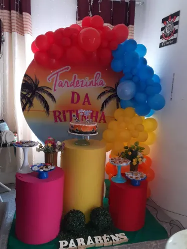 Enchimento de balões pronto para sua festa.