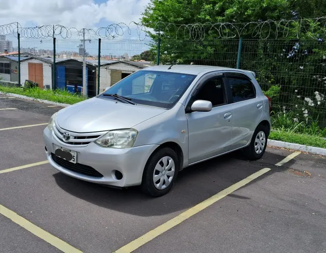 Toyota Etios XS 1.3 Flex 16V 5P Mec. 2013