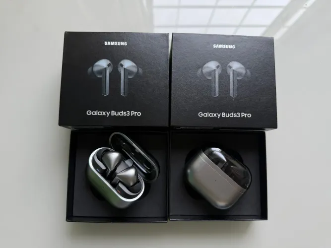 Galaxy Buds 3 Pro completo e sem detalhes