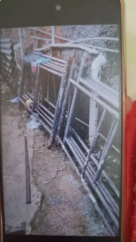 Vendo 16 peças de andaimes e 4 plataforma 