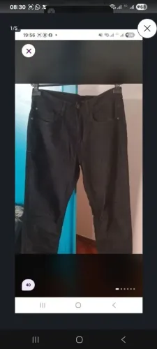 Calça Hering preta de veludo cotelê modelo clássico