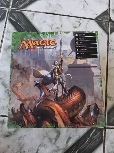 Magic: The Gathering: Theros Holiday Gift Box (Caixa de Presente de Feriado de Theros)
