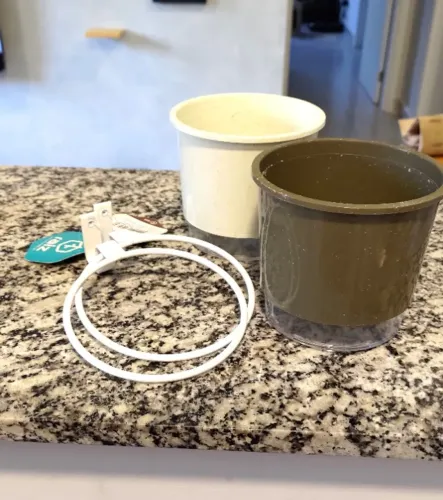 Par de Vasos Autoirrigável nº02 Linha Terrazzo + Suporte Anel de Fixação em Parede