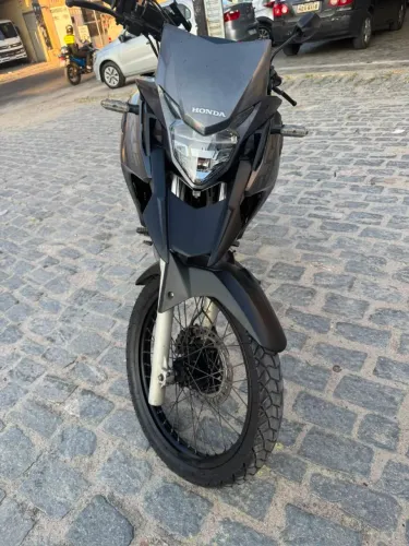 Xre 300 ano 2023 apenas 50.000 km rodados, vendo ou troco e aceito cartão