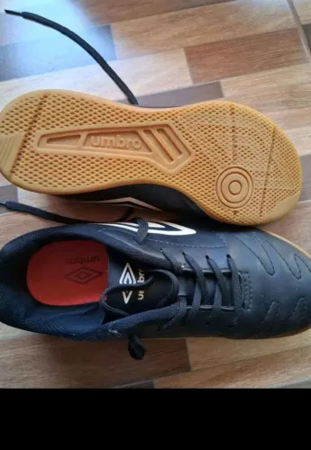 Chuteira society Umbro 35