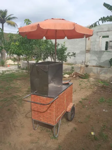 Carroça de churrasquinho de rua