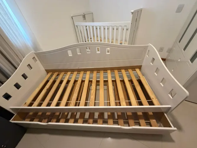 Conjunto Quarto de Bebê Branco - Berço + Bicama + Guarda-Roupa + Cômoda em MDF