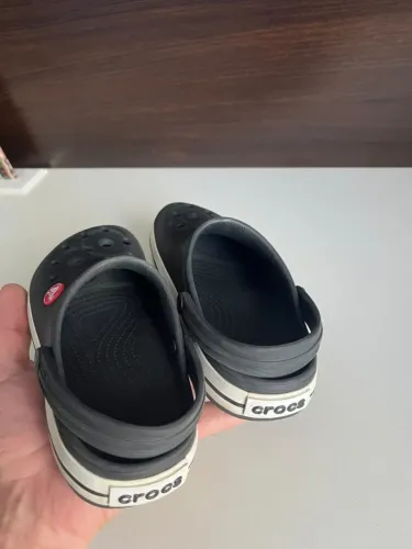 Crocs original, cor preta, tamanho C13 (equivale ao 29 no Brasil)
