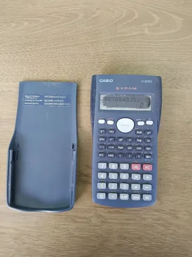 Calculadora Científica Casio fx-82MS