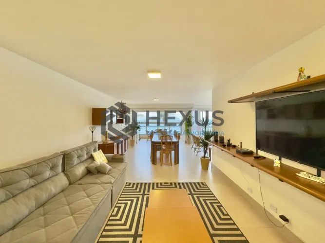 Apartamento reformado frente mar com varanda vista mar na Praia das Asturias, Guaruja