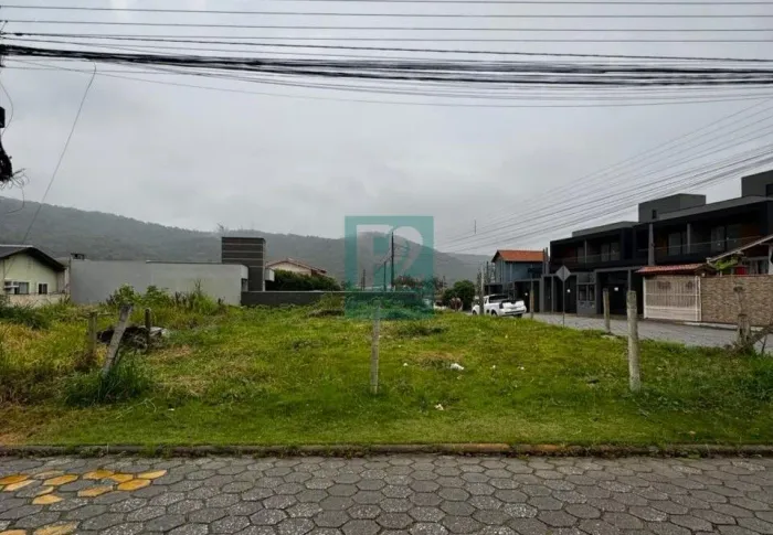 Terreno de Esquina Pronto Para Construir na Praia de Zimbros em Bombinhas - SC!!!