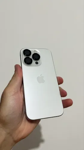 iPhone 15 pro 128gb branco c/ capinhas 