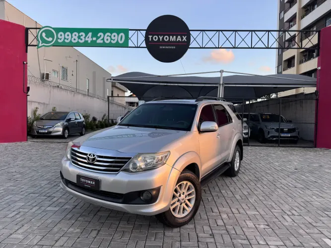 Toyota Hilux SW4 SR 4X2 2.7/ 2.7 Flex 16V Aut. 2012