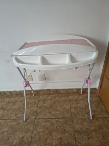 Banheira com trocador de bebê