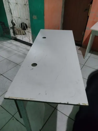 Mesa. Sao duas mesas a venda