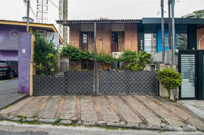 Casa comercial na Rua Palestina, 243 200 m²
