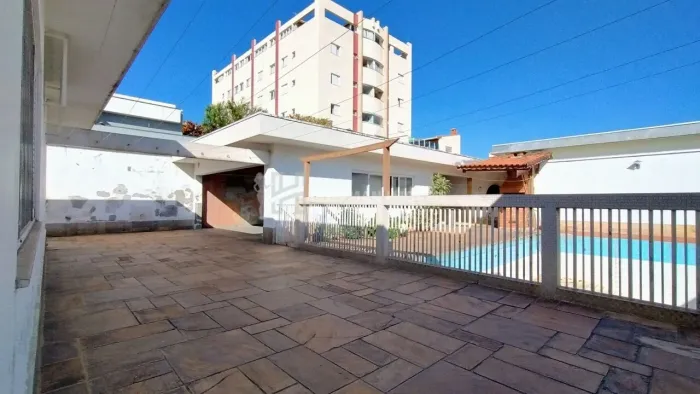 Casa térrea à venda com 787m² - 04 dormitórios, 03 suítes, 10 vagas - Bairro Osvaldo Cruz