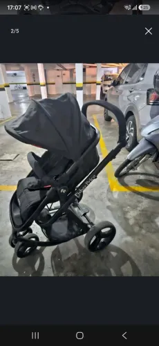 Carrinho de bebê com bebê conforto base isofix