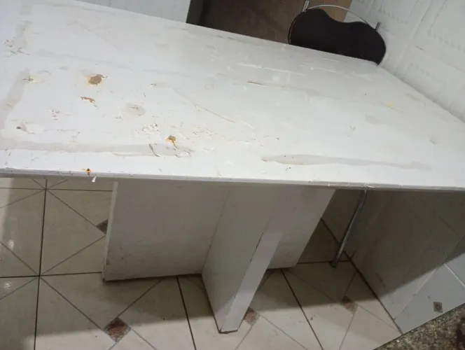 Mesa sem cadeira