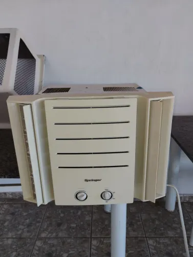 AR SPRINGER JANELA 10.000 BTUs 127V Acompanha caixa protet. de chuva. R$ 1.100,00 Urgente