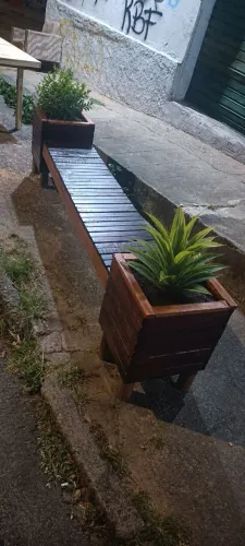 Vaso de planta duplo com bancos para área externa madeira demolição 