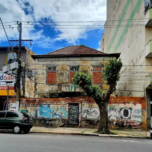 Imóvel c/ 515 m² - Há poucos metros da Praça da República - Batista Campos - Belém - PA
