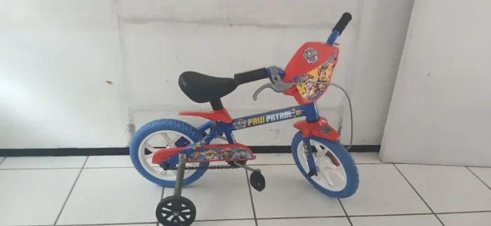 Vendo bicicleta infantil aro 12 patrulha .valor 100,00 reais 