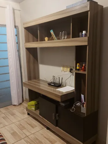 Vendo Estante p/Sala Usada