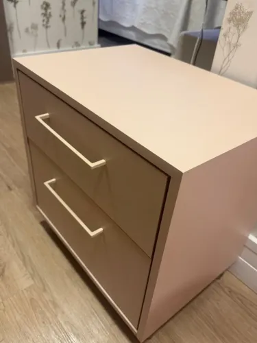Cama e criado mudo