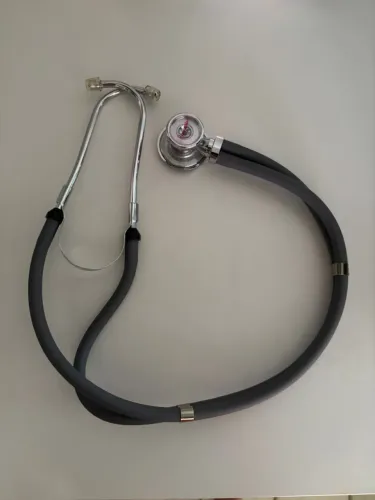 Kit Estetoscópio e Esfigmomanômetro Premium cor cinza