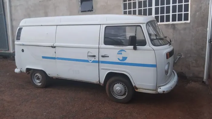 Volkswagen Kombi Furgão (álcool) 2004