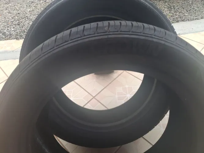 Vende-se para de pneus