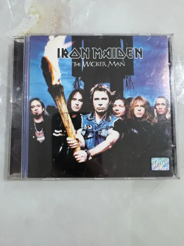 CD físico do single "The Wicker Man" da banda britânica de heavy metal Iron Maiden