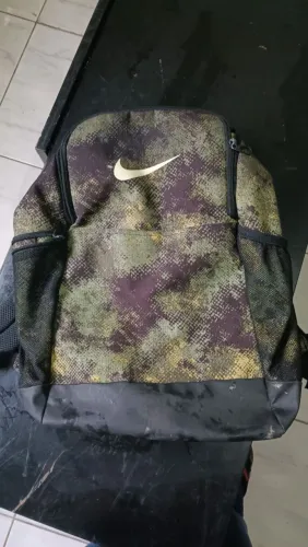 VENDO MOCHILA NIKE ORIGINAL CAMUFLADA EXCELENTE ESTADO