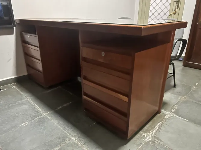 Mesa escritório madeira 8 gavetas