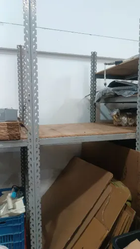 Lote de prateleiras em aço modular