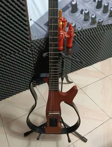 Vendo violão Marques semi novo contato zap * valor 1.500,00