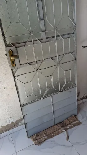 Porta de ferro