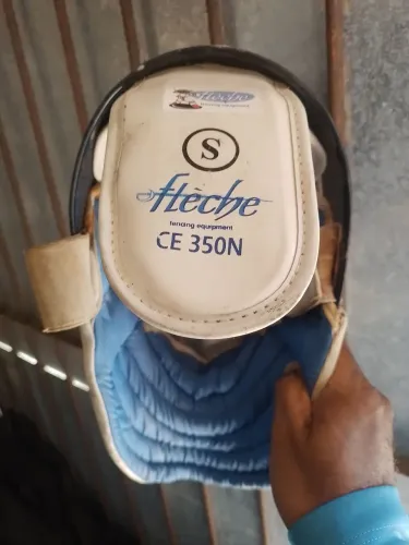 Capacete de Esgrima